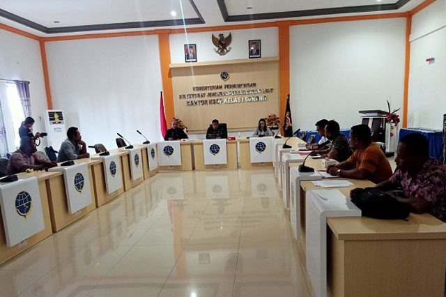 Kepala KSOP Sorong Diduga Motori Monopoli Jasa Pelayaran Penumpang Sorong-Waisai