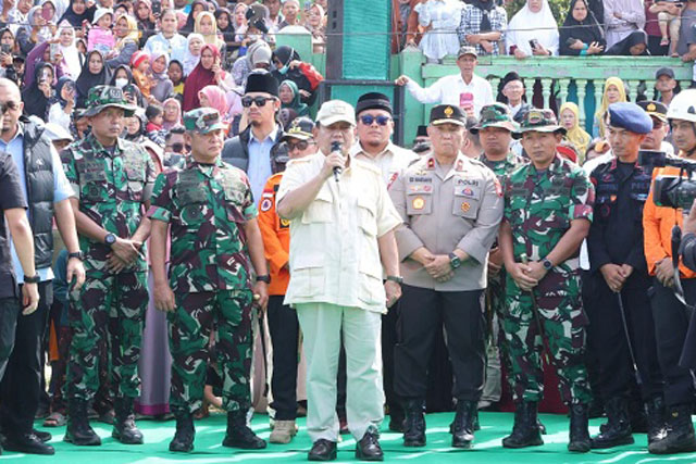 Prabowo Subianto Santuni Korban Erupsi Gunung Marapi