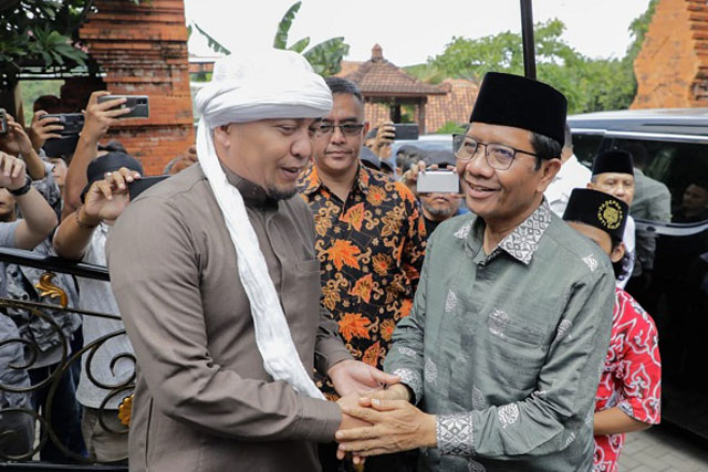 Mahfud MD Kenalan Dengan Ujang Bustomi