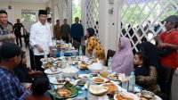 Presiden Jokowi Bareng Warga Makan Siang Bersama