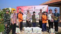 Polres Jepara Berikan Beasiswa dan Bantuan Bibit Hingga Pupuk Gratis