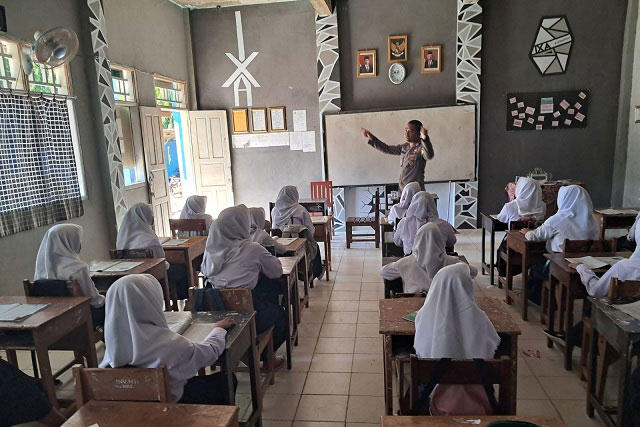 Bhabinkamtibmas Polres Jepara Edukasi Bahaya Narkoba