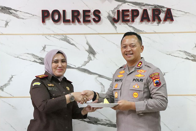 Kajari Jepara Beri Surprise Kapolres Jepara