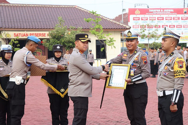 Puluhan Anggota Polres Jepara Berprestasi Dapat Penghargaan Kapolres