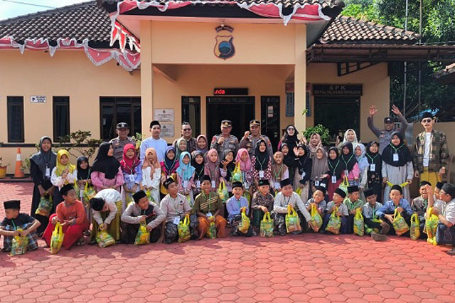 Kapolsek Pakis Aji Kenalkan Tugas Polisi ke Santri Ponpes As-Shofa