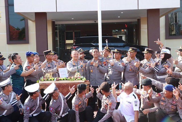 Polres Jepara Rayakan Ultah Wakapolres Jepara Ke-36
