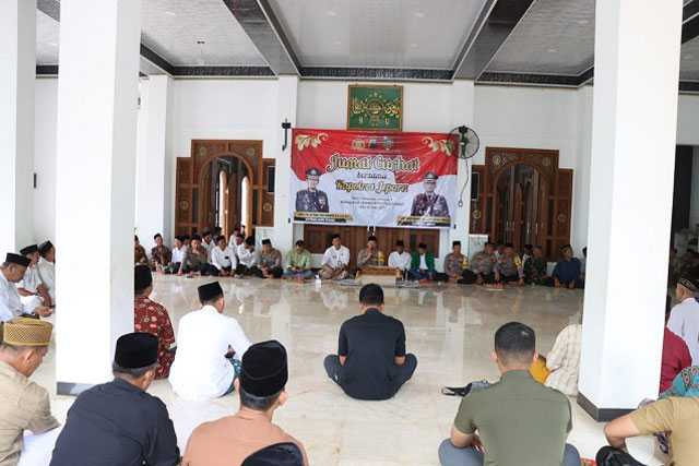 Polres Jepara Jaga Kamtibmas Jelang Pilkada 2024 Lewat Jumat Curhat