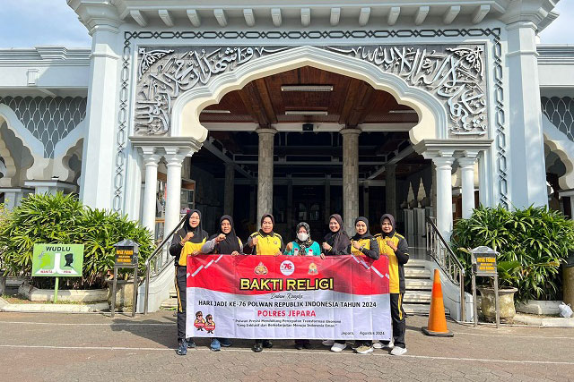 Polwan Polres Jepara Gelar Bakti Religi Tempat Ibadah