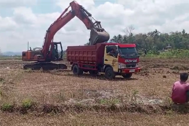 Kades Bonjok Kebumen, Tanah Desa Jadi Galian C?