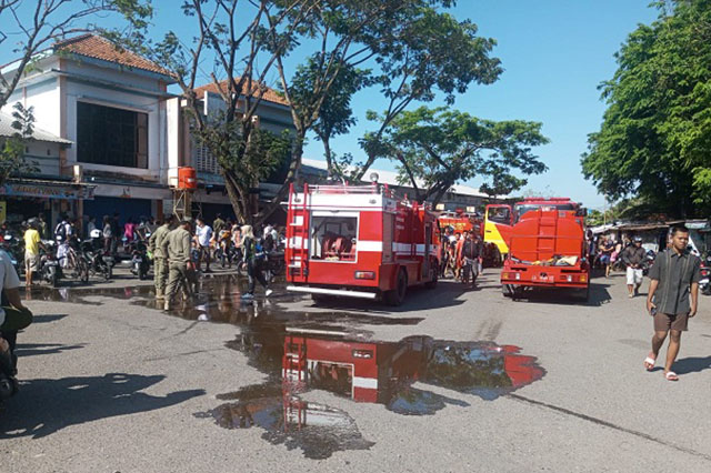 Pasar Kutowinangun Kebakaran, 3 Ruko Hangus Terbakar