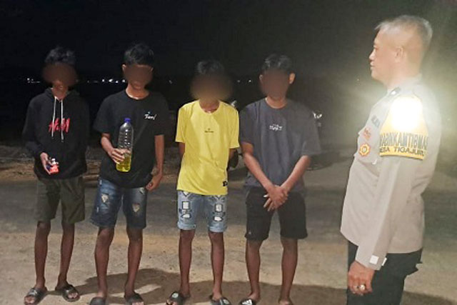 Personel Polres Jepara Bubarkan Pesta Miras Anak Muda