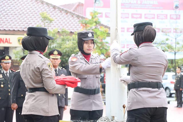 Polwan Polres Jepara Jadi Petugas Upacara di Hari Ibu ke 96