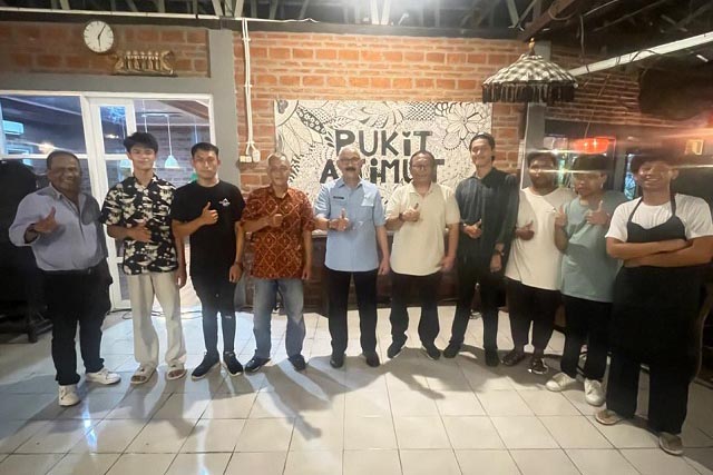 Dr Nicholay Aprilindo Edukasi HAM From Kafe To Warung Kopi