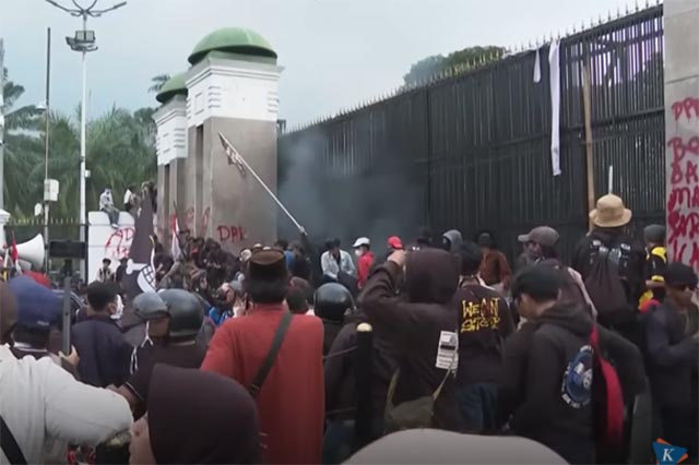 Kala Kemarahan “Orang Tolol” Tak Bisa Dibendung